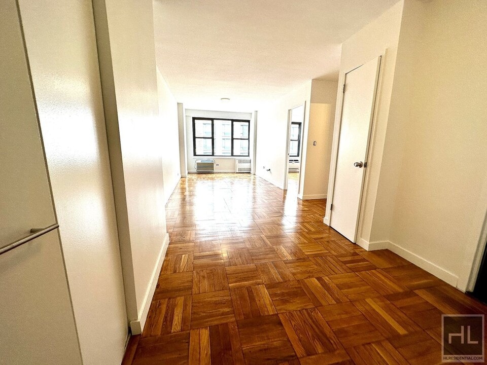 Fourth Avenue, Unit 17P in New York, NY - Foto de edificio