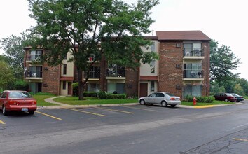 Wine Tree Apartments in Wheeling, IL - Foto de edificio - Building Photo