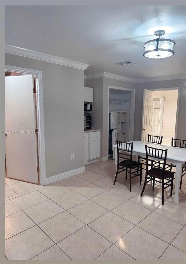 14421 SW 92nd Terrace in Miami, FL - Building Photo - Building Photo