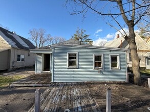 803 E Whitmer St in Decatur, IL - Foto de edificio - Building Photo