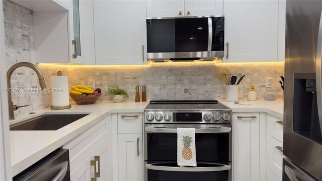 5161 Collins Ave in Miami Beach, FL - Foto de edificio - Building Photo