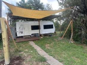 501 Owl Hollow Rd in San Marcos, TX - Building Photo - Building Photo