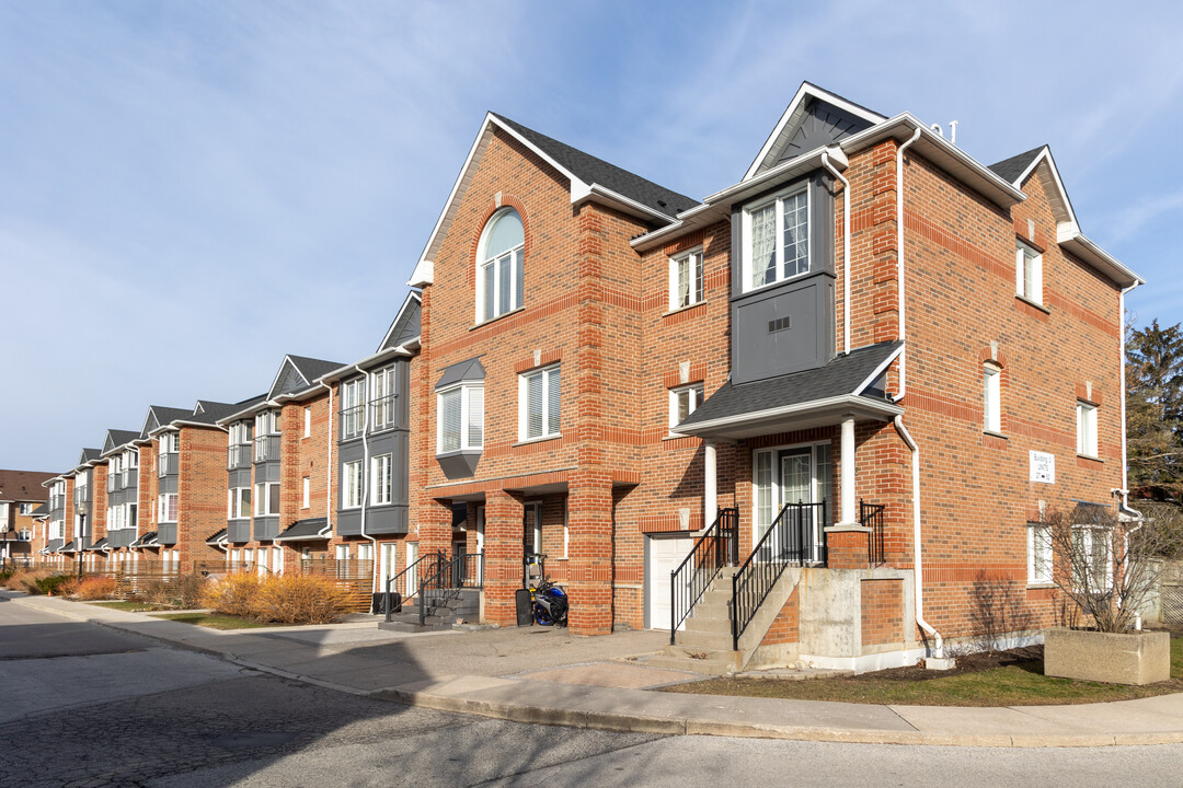 Emerald Gate Townhouses in Vaughan, ON - Building Photo