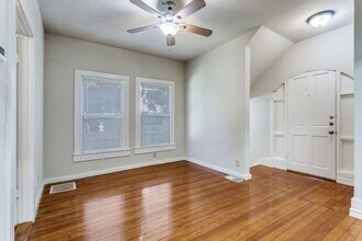 130 E Craig Pl in San Antonio, TX - Building Photo - Building Photo