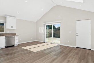 996 S Siet Pl in Anaheim, CA - Building Photo - Building Photo