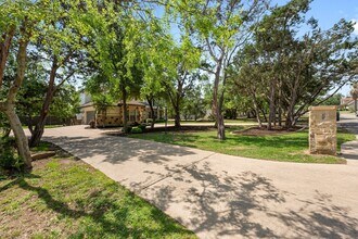 206 Lido St in Lakeway, TX - Building Photo - Building Photo