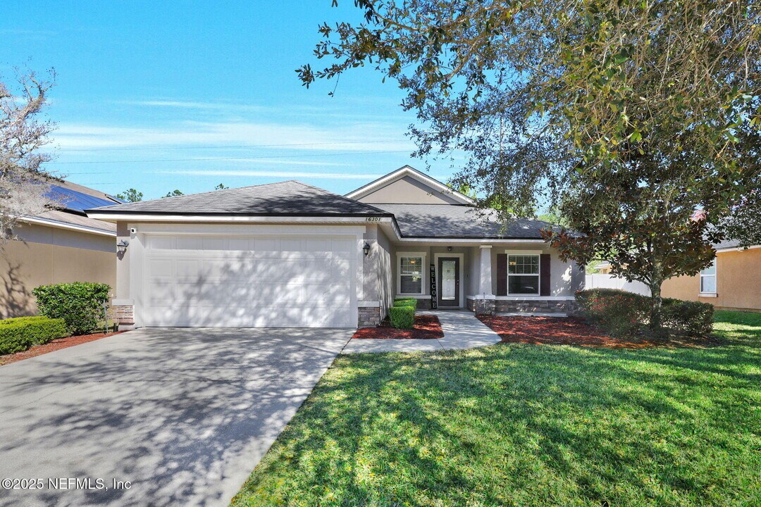 16301 Magnolia Grove Way in Jacksonville, FL - Building Photo
