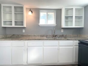 7515 Bayway Dr in Baytown, TX - Building Photo - Building Photo