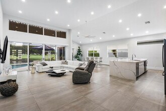 11605 Privado Way in Boynton Beach, FL - Building Photo - Building Photo