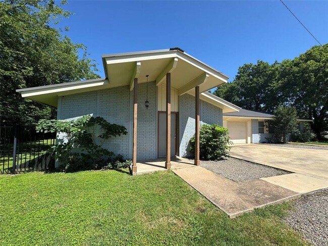 property at 2304 Mesquite Ln