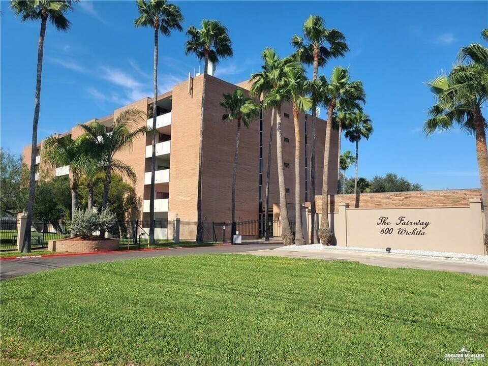 2200 S 10th St in McAllen, TX - Building Photo