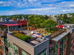 Youngstown Flats in Seattle, WA - Foto de edificio - Building Photo