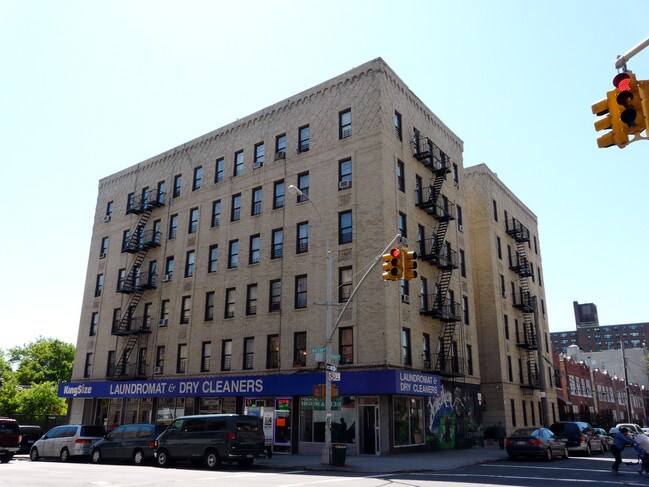 1064 Manor Ave in Bronx, NY - Foto de edificio - Building Photo
