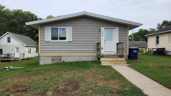 property at 1620 La Cres St