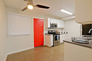 The Collins in Phoenix, AZ - Building Photo