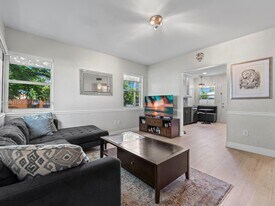 201 Flagler Dr in Miami Springs, FL - Building Photo