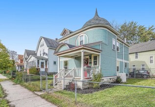 1035 Jackson St NW in Grand Rapids, MI - Building Photo - Building Photo