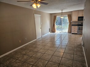 1942 Mediamolle Dr in New Orleans, LA - Foto de edificio - Building Photo