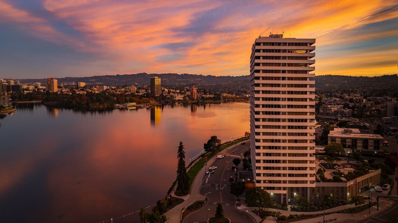 1200 Lakeshore in Oakland, CA - Foto de edificio