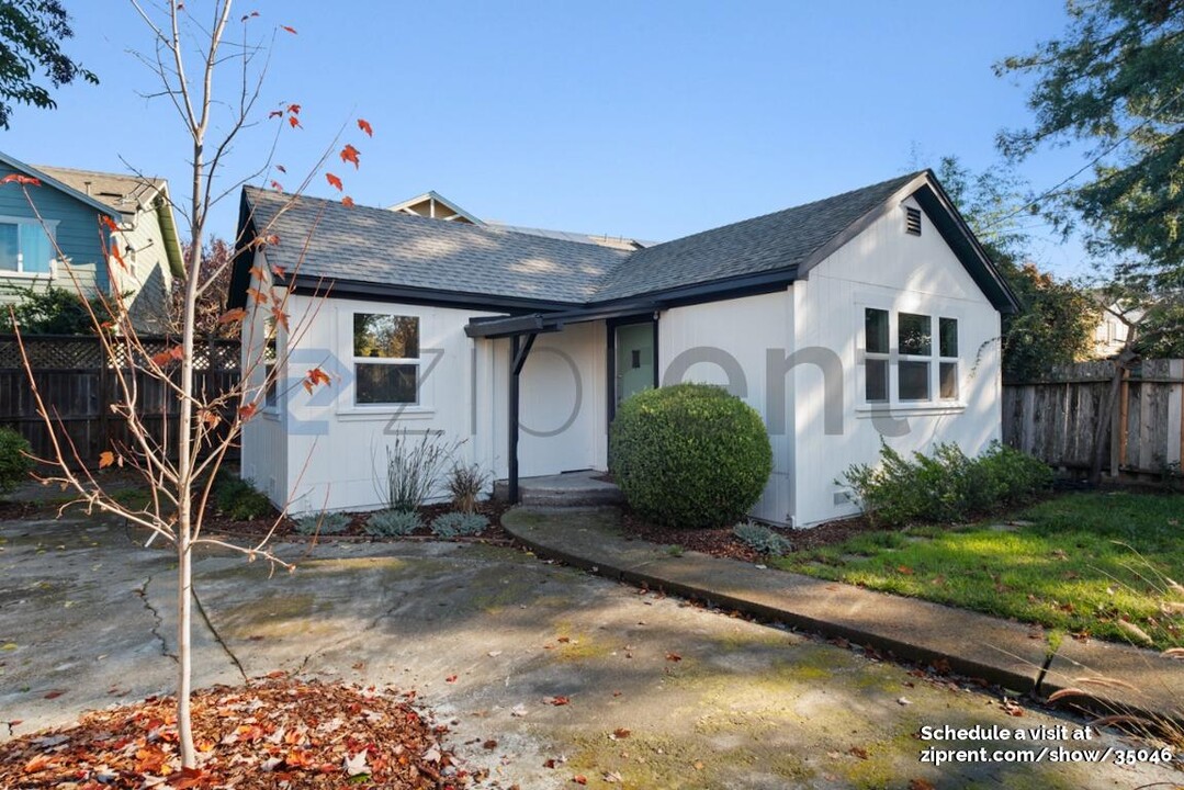 430 Goodman Ave in Santa Rosa, CA - Building Photo