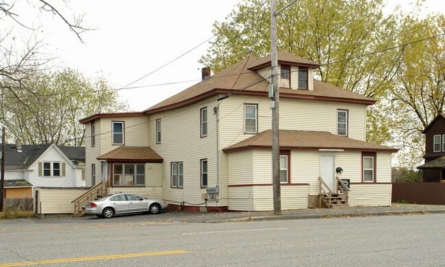 181 College Ave in Waterville, ME - Foto de edificio - Building Photo