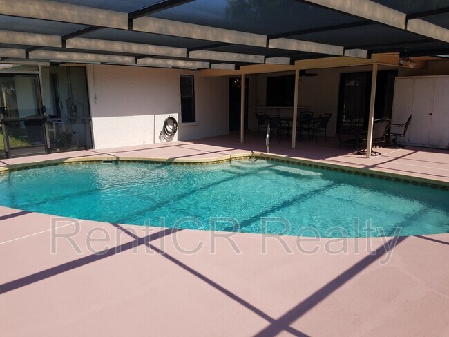 1530 Fife Ct in Dunedin, FL - Building Photo - Building Photo