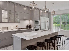 1032 Gardner St E in Wayzata, MN - Building Photo - Building Photo