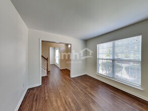 11240 Anna Rose Rd in Charlotte, NC - Foto de edificio - Building Photo