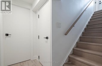 106 Woodpark Pl in Newmarket, ON - Building Photo - Building Photo