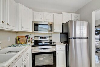 24 Chatham A in West Palm Beach, FL - Building Photo - Building Photo