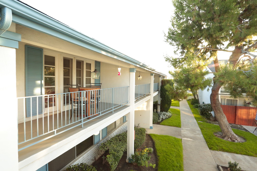 Empire Apartment Homes in Anaheim, CA - Building Photo