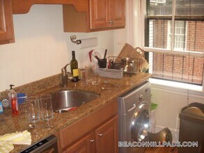 127 Myrtle St in Boston, MA - Building Photo - Building Photo