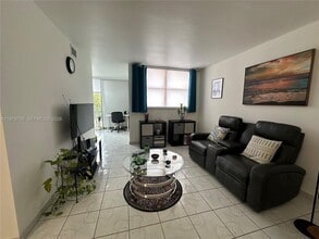 9440 W Flagler St in Miami, FL - Building Photo - Building Photo