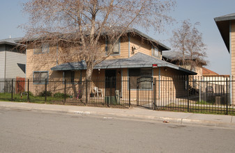 565-575 Sioux Dr in Perris, CA - Building Photo - Building Photo