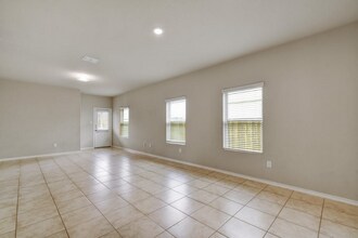708 Red Barn Bnd in New Braunfels, TX - Building Photo - Building Photo