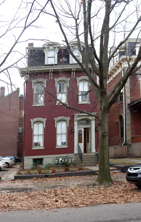 823 N Lincoln Ave in Pittsburgh, PA - Building Photo