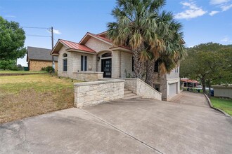 319 Mountain View in Llano, TX - Building Photo - Building Photo