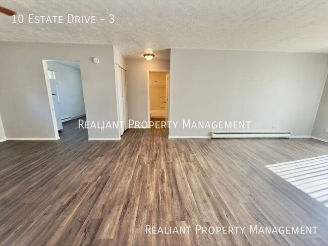 10 Estate Dr in Amelia, OH - Building Photo - Building Photo