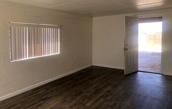 2201 Davis Ave in Kingman, AZ - Building Photo - Building Photo