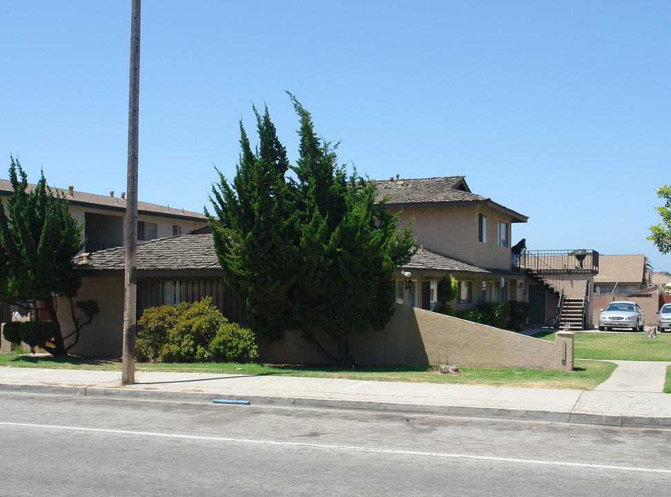 2035 N Ventura Rd in Oxnard, CA - Building Photo