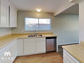 5640 Neosho St in Las Vegas, NV - Building Photo - Building Photo