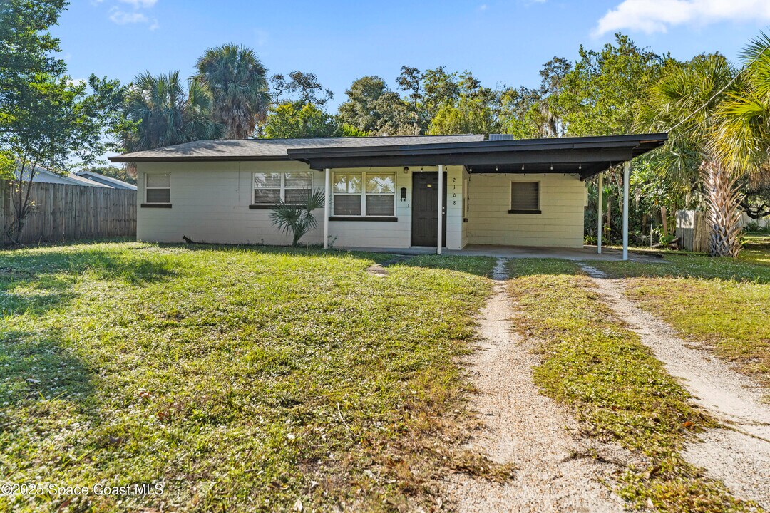 2108 Bignonia St in Melbourne, FL - Building Photo