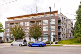 43Twenty in Vancouver, BC - Building Photo
