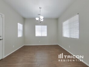 14132 W Country Gables Dr in Surprise, AZ - Building Photo - Building Photo