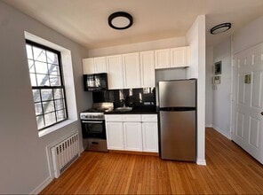 890 W Beech St in Long Beach, NY - Building Photo - Building Photo
