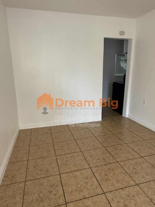 14653 Washington Dr in Fontana, CA - Building Photo - Building Photo