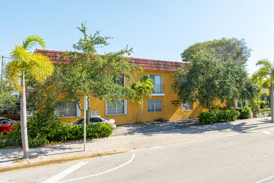 La Avenida Del Lago in Lake Worth, FL - Foto de edificio