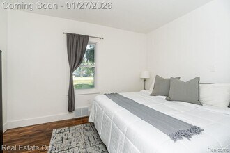 2392 W Auburn Rd in Rochester Hills, MI - Building Photo - Building Photo