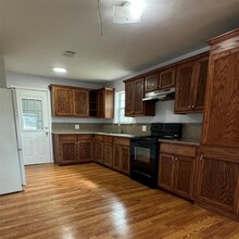 2010 E Archer Rd-Unit -5 in Baytown, TX - Building Photo - Building Photo