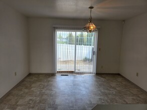 507 Reed St E in Zillah, WA - Foto de edificio - Building Photo